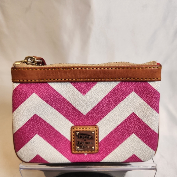 Dooney & Bourke Slim Coin Pouch Fuschia Chevron - Picture 1 of 10